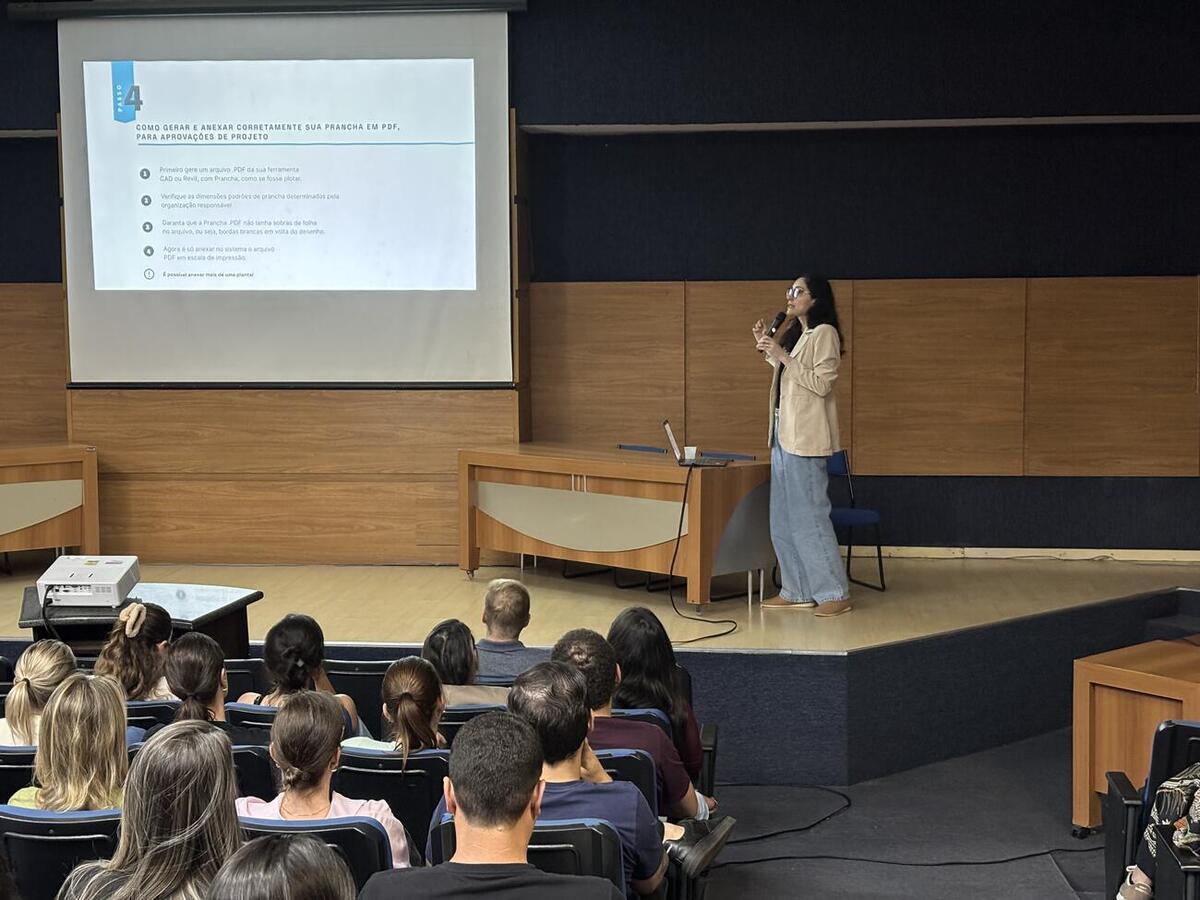 Apresentação da Aprova para profissionais de planejamento urbano de Toledo