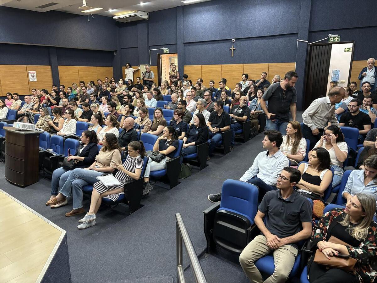 Profissionais acompanham apresentação da Aprova em Toledo