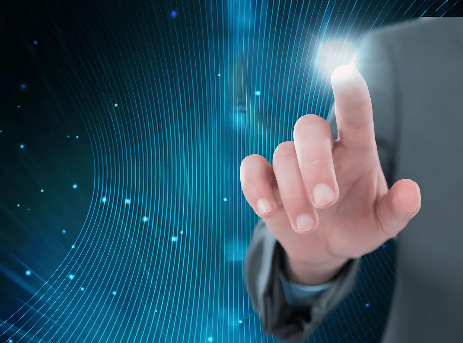 Mão de gestor público tocando interface digital futurista, simbolizando governo instantâneo e atendimento público imediato