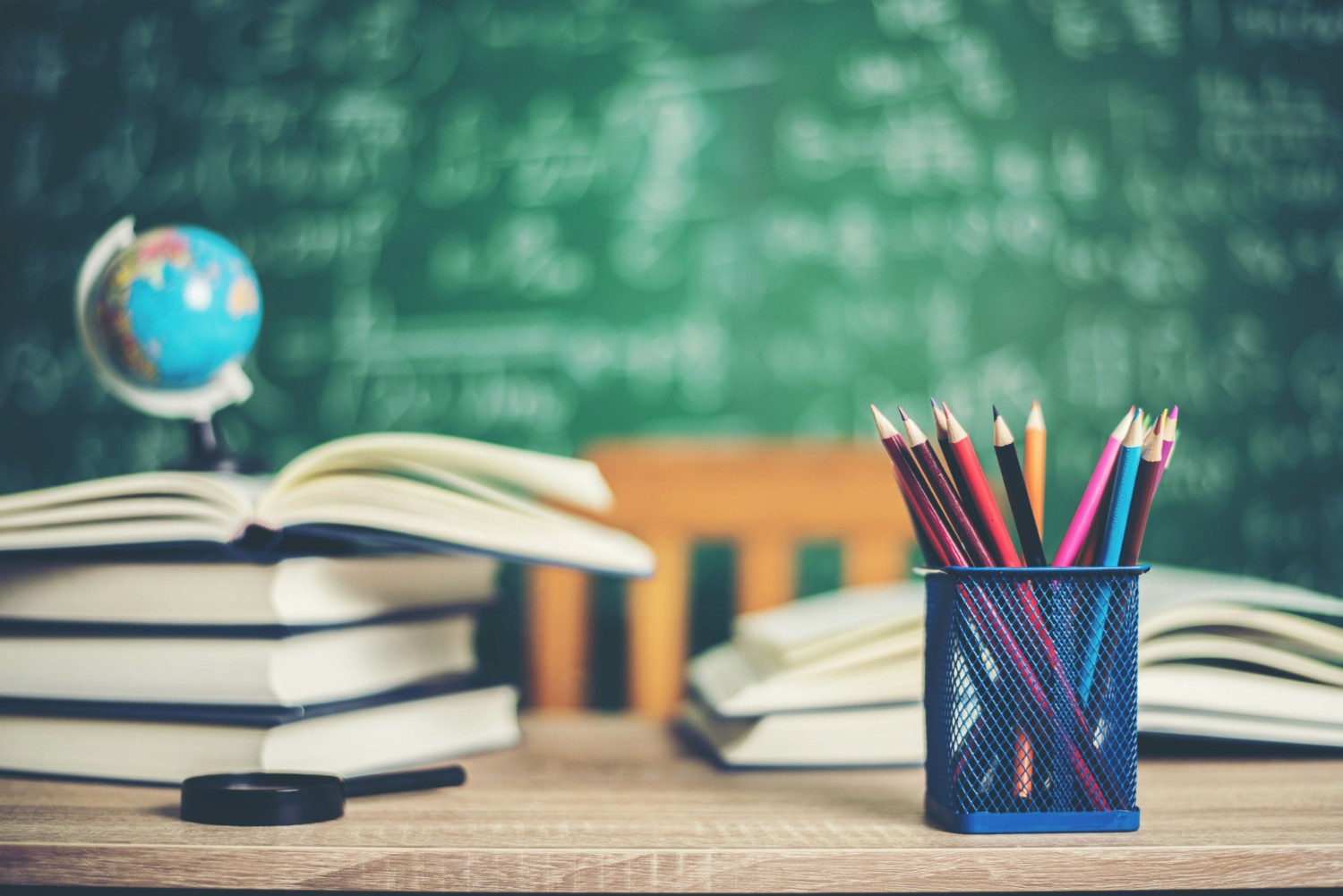 Alunos estudando em sala
