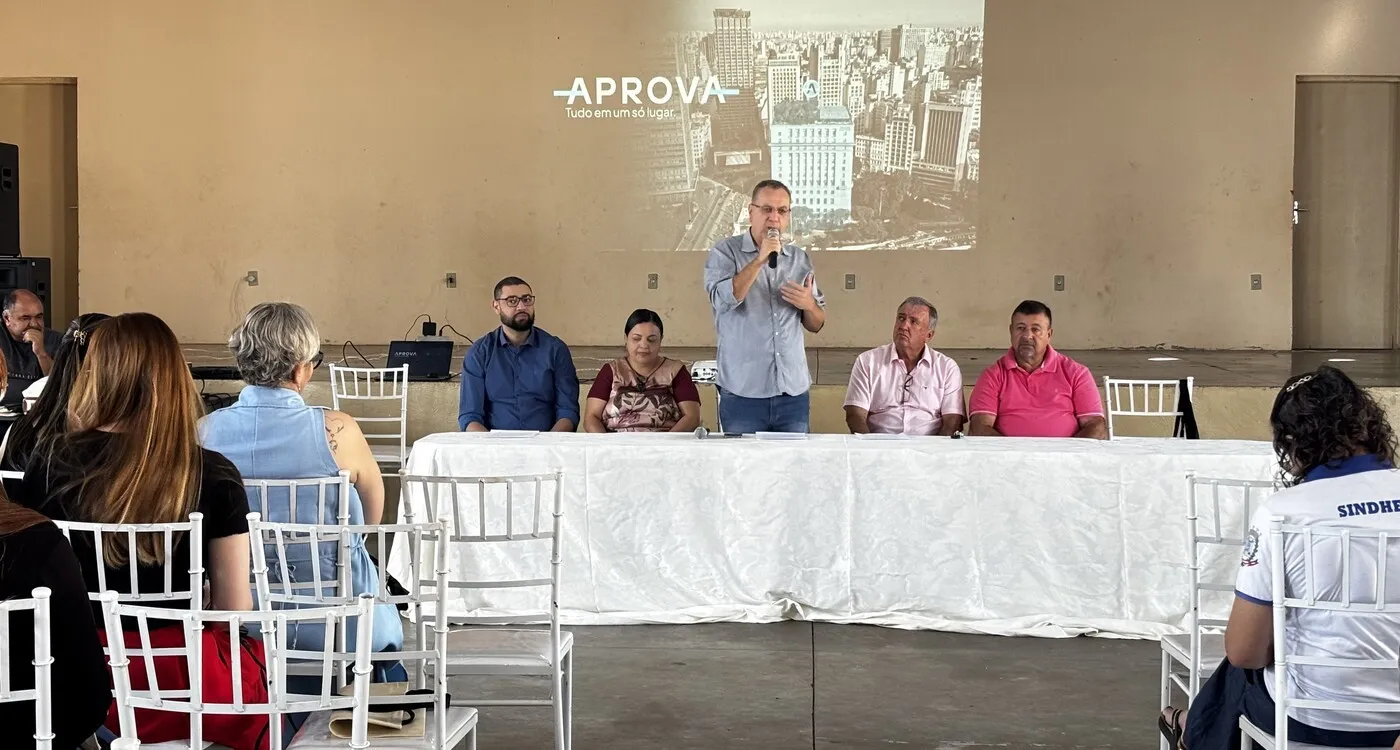 Tela de computador com painel de inteligência artificial aplicada à gestão pública