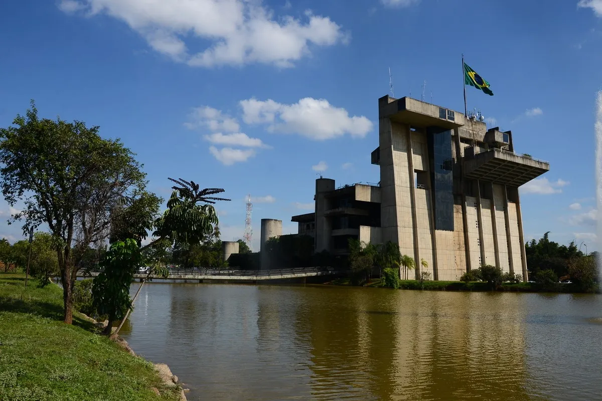 Gráficos e indicadores de um ranking de competitividade municipal