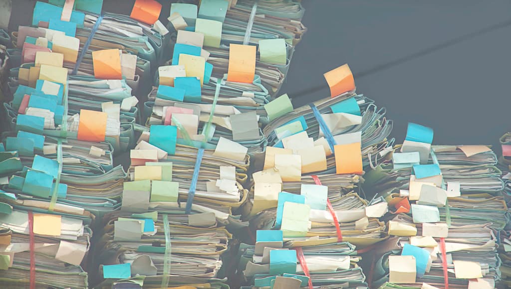 software de gestão pública substitui pilha de papel e pastas acumuladas